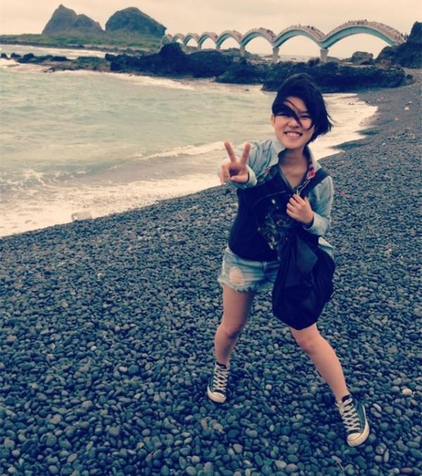 孝順的謝依霖：28歲嫁經紀人，30歲生二胎，成名後為父母買房