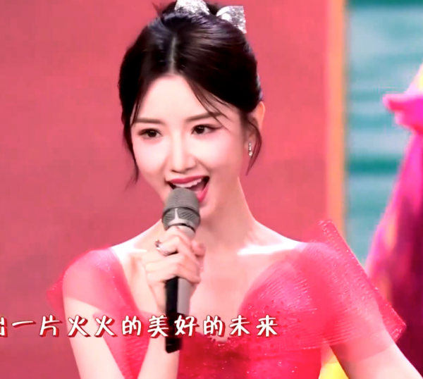 元宵晚會最驚豔女星：萬茜金絲絨，金晨粉嫩，林允穿著剪紙出來了