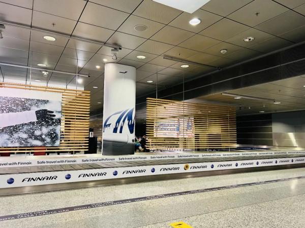 去芬蘭看極光，見聖誕老人，路上卻丟失行李，差點被鎖地牢