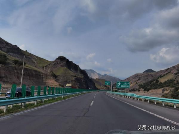 漢EV自駕新疆，路過果子溝大橋之後直達賽里木湖駐車