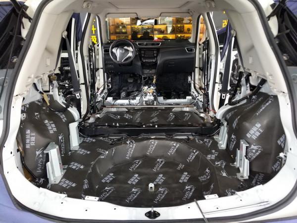 安靜生活 廈門靚車港日產奇駿汽車隔音改裝大白鯊