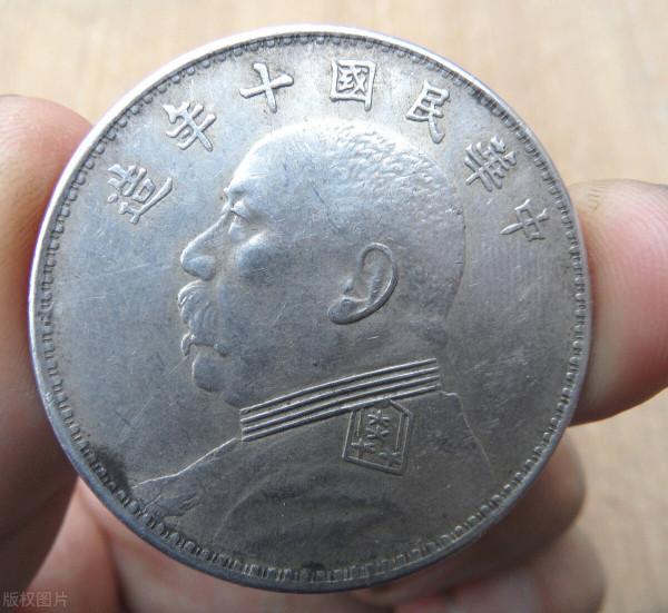 在民國時期，一個普通的勞動者每月能掙幾個大洋？