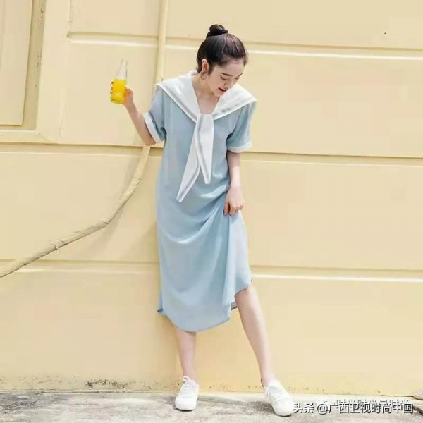 迎面一股海軍風，減齡顯瘦小能手