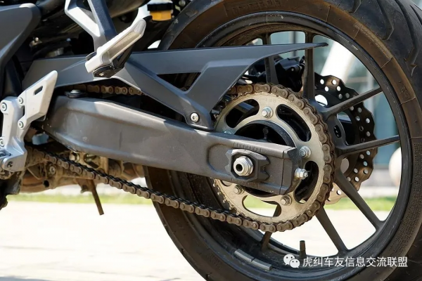 濤哥‘暴力’試駕：隆鑫VOGE無極500DS摩托駕馭感受