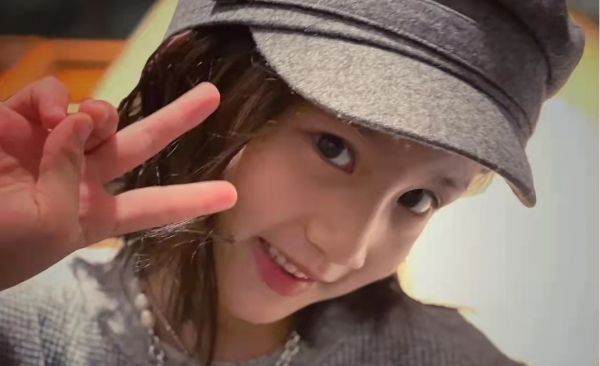 黃磊7歲小女兒顏值青出於藍！戴郵差帽靈氣逼人，比多多苦相臉美