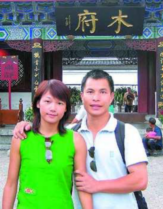 06年，教師情侶為救人雙雙犧牲，婚禮與葬禮同時進行，上千人見證