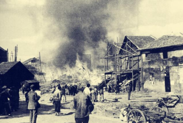 抗戰時期的大義滅親,面對兒子的漢奸行為,一位父親含淚舉起了槍 抗戰時期的大義滅親,面對兒子的漢奸行為,一位父親含淚舉起了槍