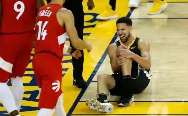 戴維斯歸隊後詹姆斯打替補中鋒；湯普森迴歸日創造歷史收視紀錄