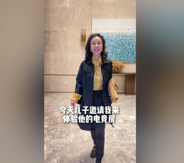 雪瑞姑姑：靠壕氣人設走紅，花甲之年活成18歲，她到底是何身份？