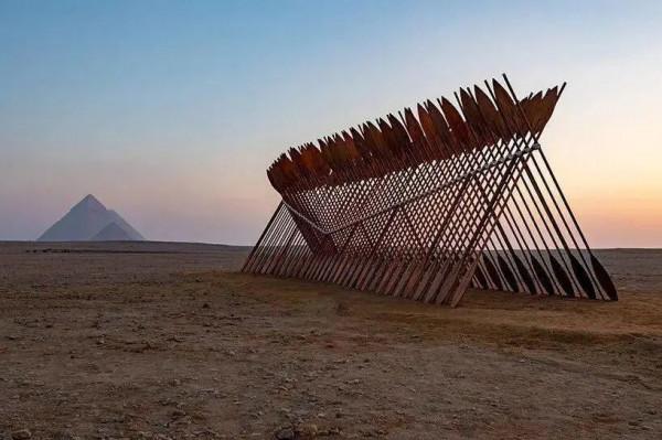 “永恆即現在”:Art d'égypte在4500歲的金字塔旁上演的藝術 “永恆即現在”:Art d'égypte在4500歲的金字塔旁上演的藝術