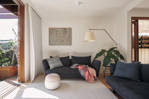 真羨慕國外，沒錢也能住120㎡小複式，客廳連院子，一片悠閒愜意