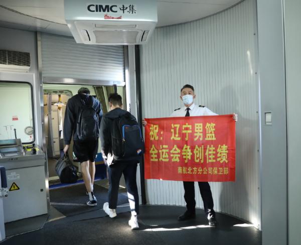 早8點遼寧男籃出擊,周琦真不避諱,楊鳴身材走樣?郭艾倫又消失 早8點遼寧男籃出擊,周琦真不避諱,楊鳴身材走樣?郭艾倫又消失