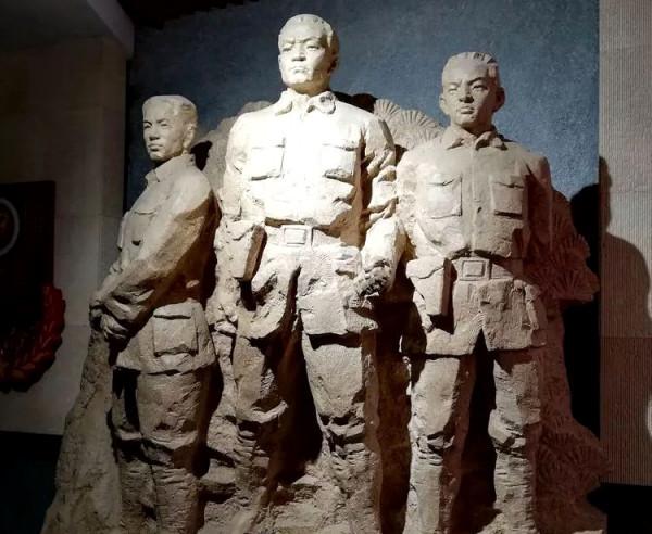 王震率領部隊南下時,一個少年找到他,說我是毛主席的侄子 王震率領部隊南下時,一個少年找到他,說我是毛主席的侄子