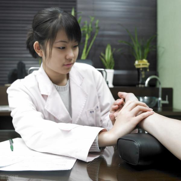 手把手教你把脈，為你總結：掌握4點切脈要點，你也能學會診脈