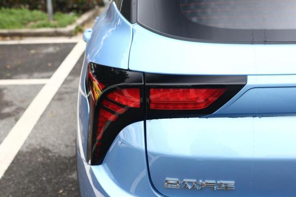 低價SUV，門檻5.99萬、最大續航401km，哪吒V適合家庭代步嗎？