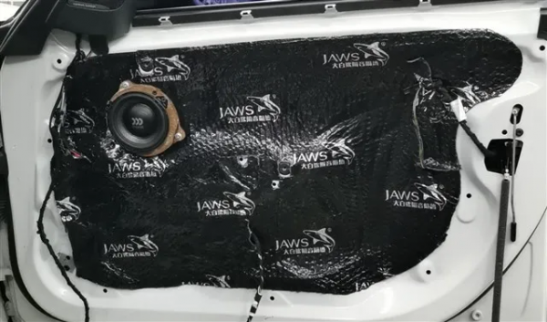 寶馬3系音響改裝優特聲402兩分頻+藍寶低音,釋放豪車專屬靚聲 寶馬3系音響改裝優特聲402兩分頻+藍寶低音,釋放豪車專屬靚聲