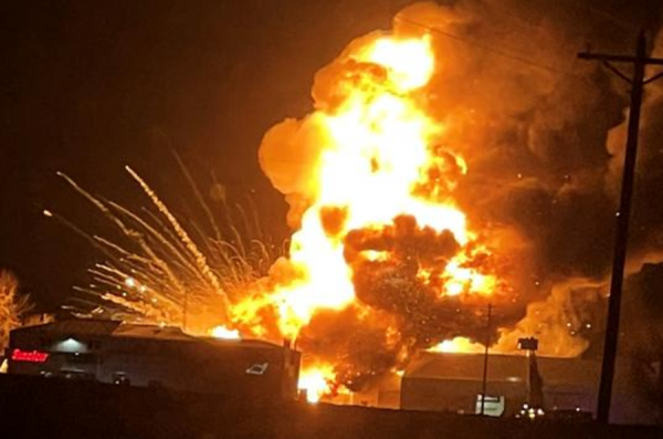 就在同一天，美軍駐敘基地遭火箭彈襲擊，塞爾維亞升起“蘑菇雲”