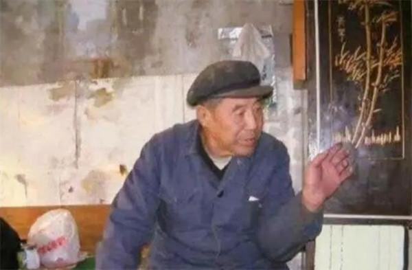 真實生活中，是否有&OpenCurlyDoubleQuote;龍&rdquo;存在？東北一位老人拿出了5塊&OpenCurlyDoubleQuote;龍骨&rdquo;