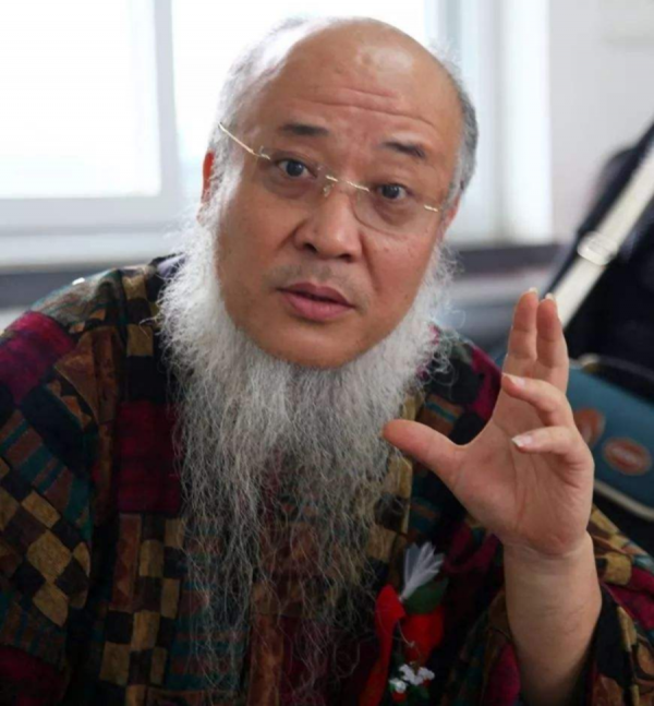 53歲畫家楊彥花費4千萬，迎娶21歲非洲大學生，生子後卻出家為僧