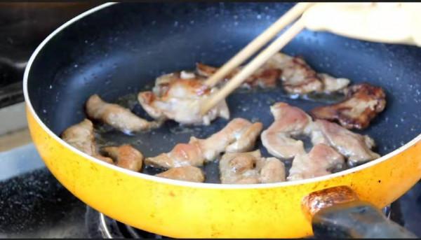 姥姥自創的“中式漢堡”,孫女要天天吃,我嚐了一口,也上癮了 姥姥自創的“中式漢堡”,孫女要天天吃,我嚐了一口,也上癮了