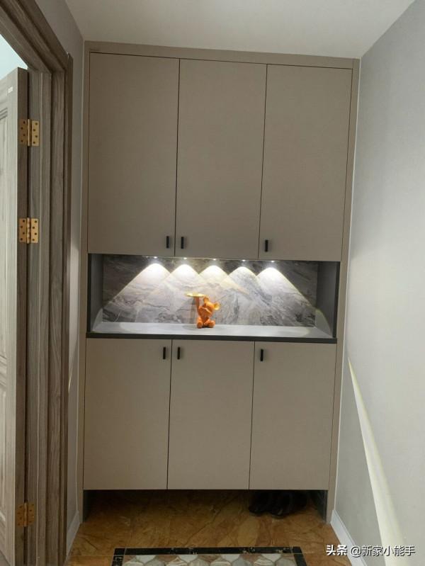 精裝房改造，牆面全部刷灰，櫃子全屋定製，整體效果還不錯