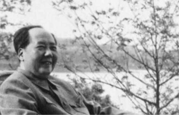 1959年毛主席回韶山,看完一份名單後反問:我弟弟還能害我不成? 1959年毛主席回韶山,看完一份名單後反問:我弟弟還能害我不成?