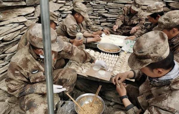 解放軍在高原吃餃子,印軍只能啃餅乾?看看印度新建的哨所就懂了 解放軍在高原吃餃子,印軍只能啃餅乾?看看印度新建的哨所就懂了