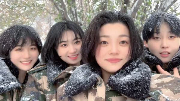 下雪了，快來軍校看女神