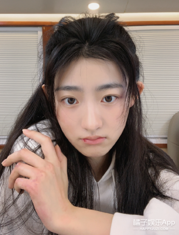 95後小花大軍來襲，和鹿晗白敬亭搭戲資源超好？但誰能火可不一定