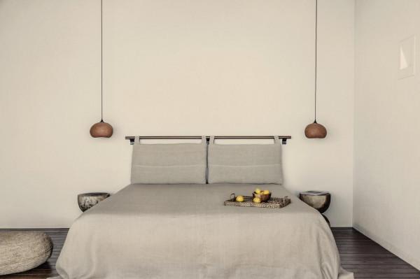 一個鬱鬱蔥蔥的迷迭香和薰衣草花園 一個鬱鬱蔥蔥的迷迭香和薰衣草花園