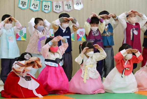 沒有嫦娥、不吃月餅，韓國人把中秋過成了感恩節