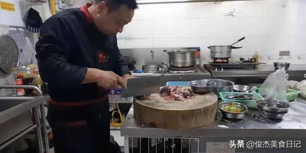 每次剩下的雞雜不要扔，做成乾鍋雞雜，香辣入味，脆嫩爽口