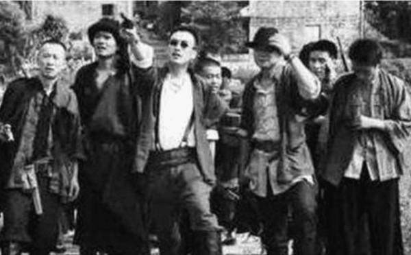 1950年解放軍一師級幹部被害，中央震怒，一聲令下150萬大軍出巢