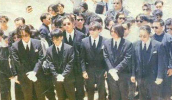 1993年黃家駒去世，在靈堂上痛哭的前女友林楚麒，為何遭到驅趕？