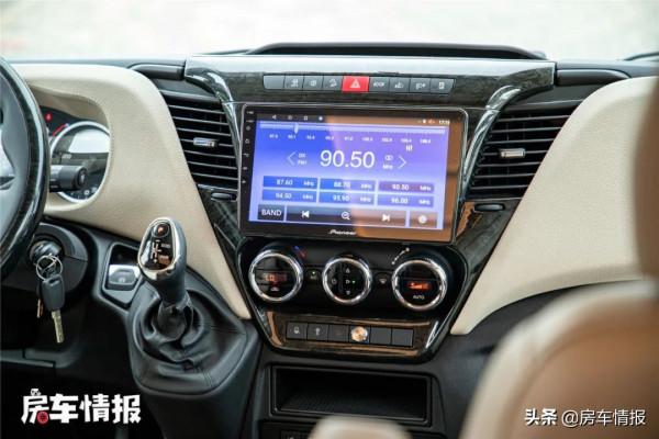 合作款房車長啥樣？水電配滿洗澡空調隨便用，比保姆車還要舒服