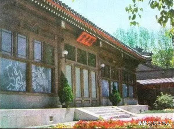 90年，中央警衛局來了群特殊的客人：我們要給毛主席找個“新家”