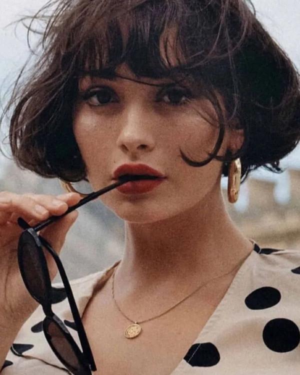 朱珠曬全家福,她的金耳環好搶鏡 朱珠曬全家福,她的金耳環好搶鏡