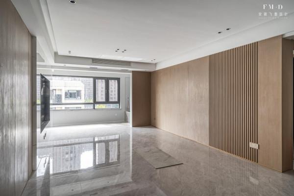 沒有想到，120㎡客廳陽臺打通後地磚通鋪，看起來比大平層還寬敞