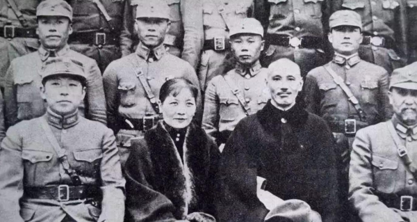1937年,周恩來勞山遇刺,副官陳友才扮替身犧牲,死時身中20刀 1937年,周恩來勞山遇刺,副官陳友才扮替身犧牲,死時身中20刀