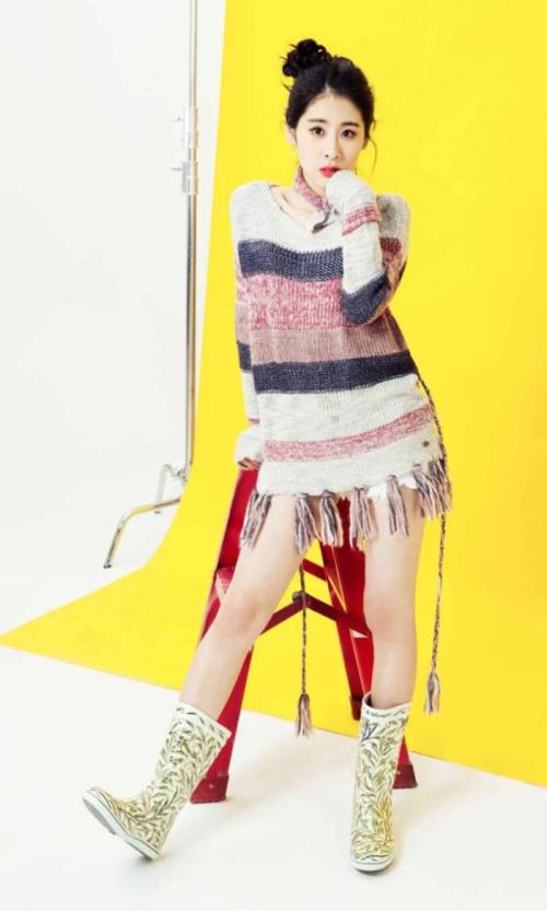 張碧晨身材好，顏值也不差也會“穿”，但為何總是給人老氣的感覺