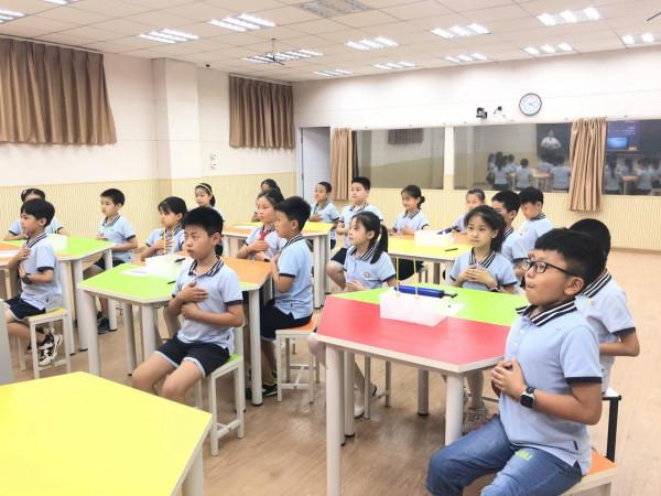 小學生被罰寫“爺”字,家長看後哭笑不得,網友:爺爺戴墨鏡了? 小學生被罰寫“爺”字,家長看後哭笑不得,網友:爺爺戴墨鏡了?