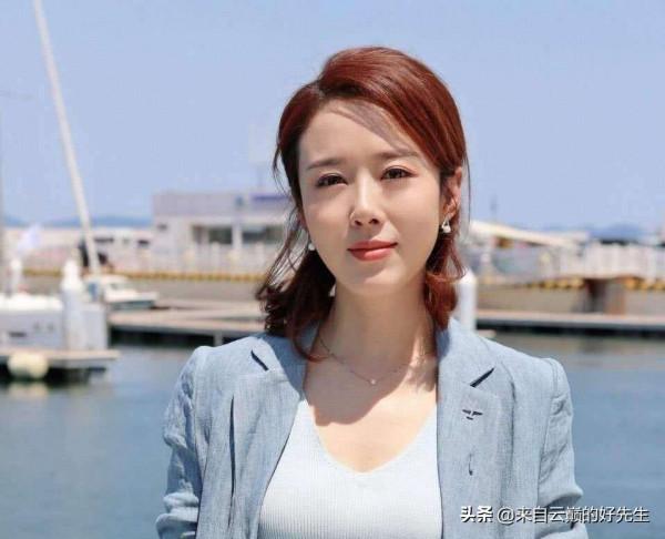 面對中年女星的成熟優雅，裝嫩與真嫩都抵擋不住，歲月的風情美