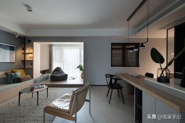 她家101㎡,卻不買沙發,陽臺墊高20cm,學她家這麼裝修實用極了 她家101㎡,卻不買沙發,陽臺墊高20cm,學她家這麼裝修實用極了