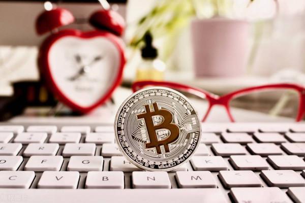 去中心化自治組織(DAO)與不可替代的代幣，引起主流關注