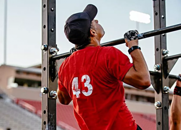 引體向上寬距和窄距的區別 鍛鍊用寬距還是窄距 引體向上寬距和窄距的區別 鍛鍊用寬距還是窄距