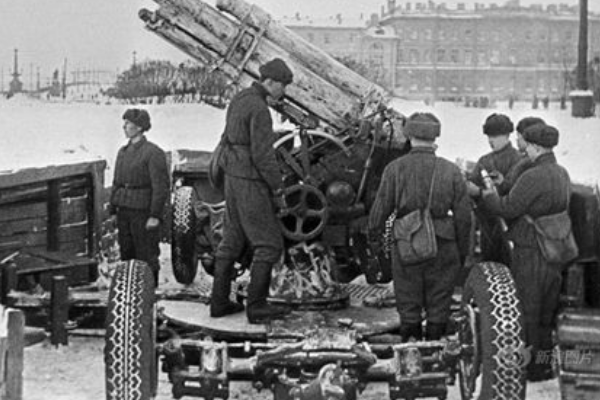 列寧格勒戰役，城內“人間煉獄”900天，當時德軍為何圍而不攻？