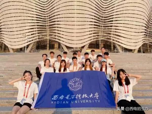 羽毛球&quot;冠軍天團&quot;送祝福，&quot;央視名嘴&quot;康輝現身！陝西這所大學火了