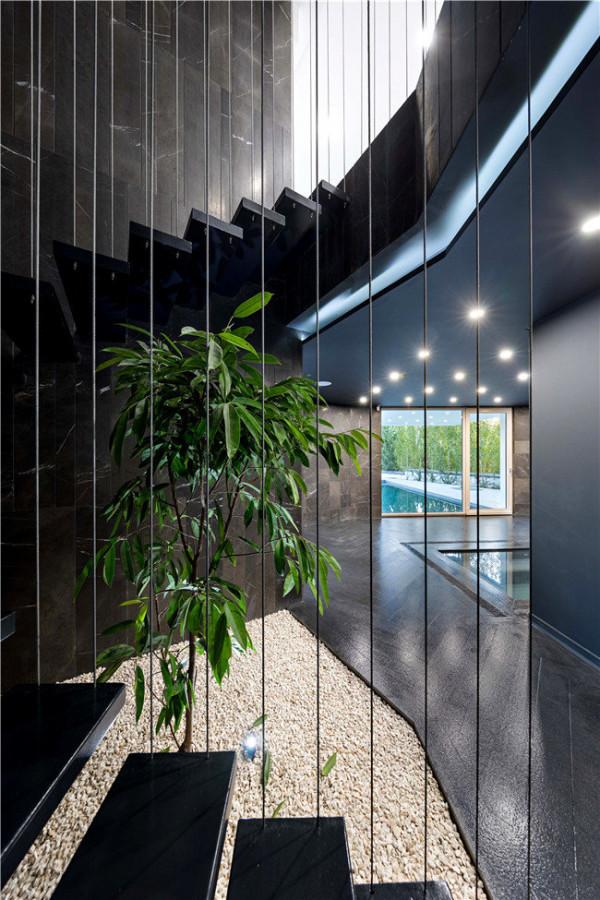 地基不夠,“身高”來湊 / 懸式住宅 地基不夠,“身高”來湊 / 懸式住宅