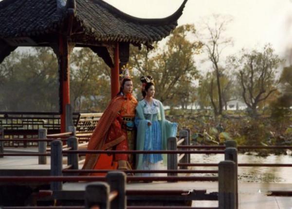 &OpenCurlyDoubleQuote;東方美人&rdquo;朱琳：28歲嫁初戀，攜手41年，69歲沒孩子也幸福