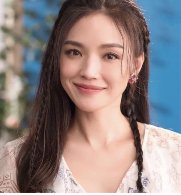 王子文戴假髮一股大媽味兒，網友：顯老30歲但優雅